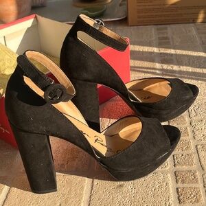 American Rag, Black, platform footbed, ankle strap, size 7.5